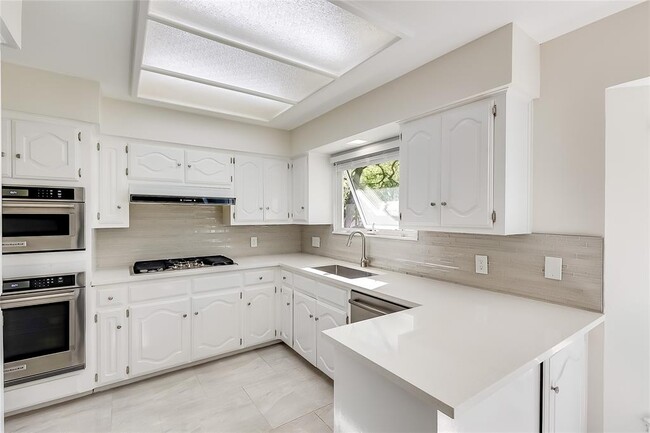 Building Photo - 11209 Deadoak Ln