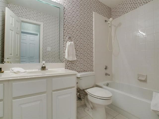 Building Photo - 8421 Gateway Dr