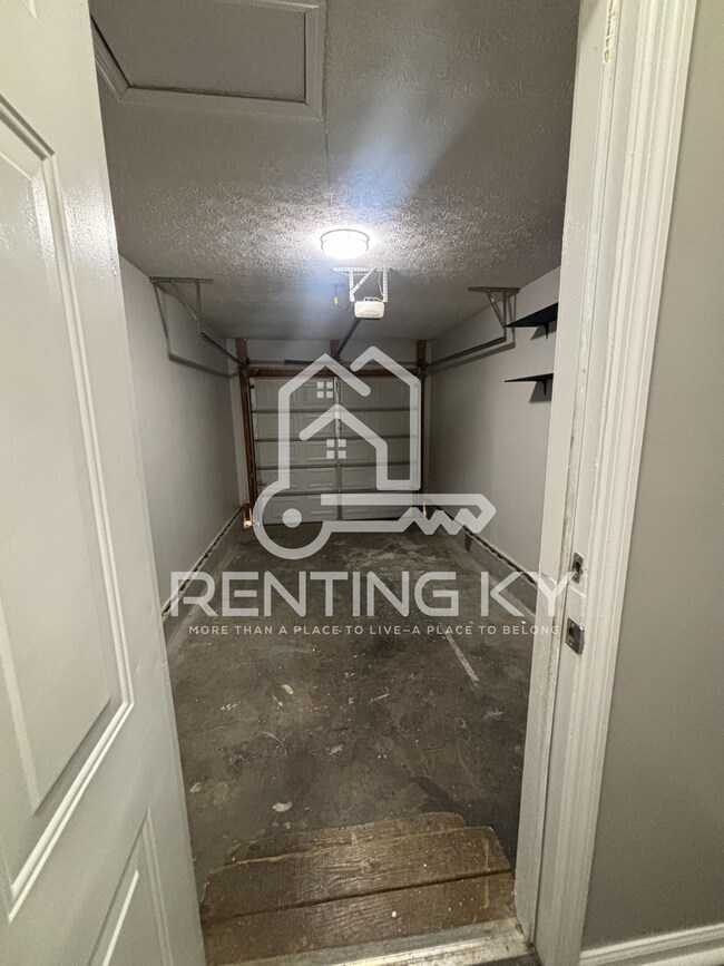 Building Photo - Newly Renovated 3-Bed, 2-Bath Stand-alone House!