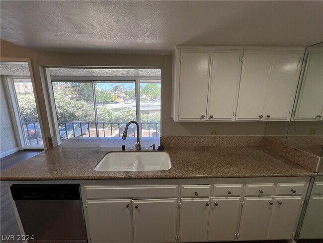 Building Photo - 1390 E Vegas Valley Dr