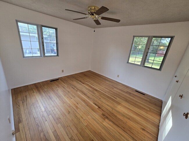 Building Photo - 420 Steinway Rd