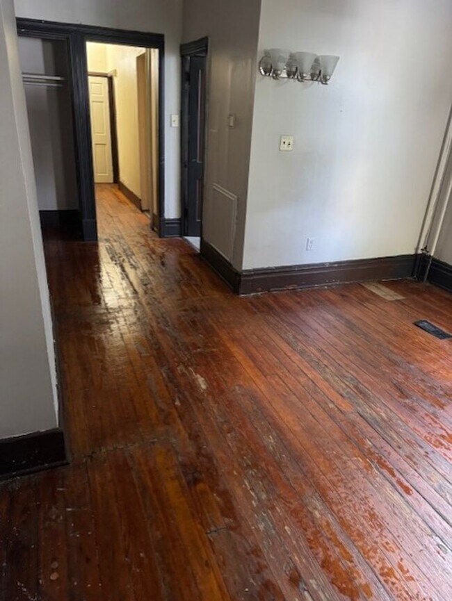 Building Photo - 1158 Mulberry St