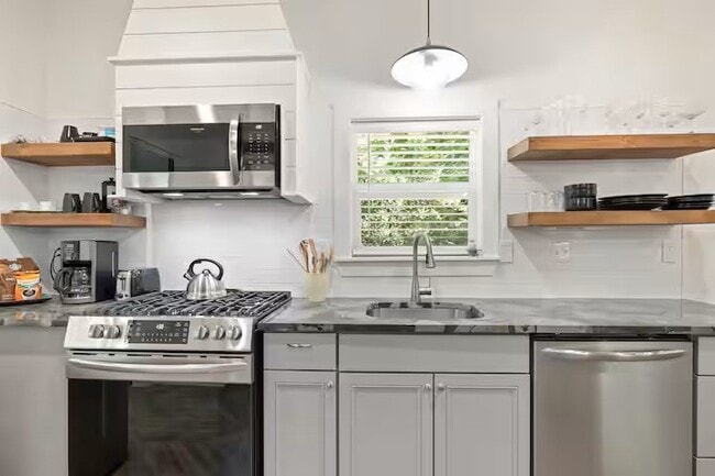 Building Photo - 93 S W Ave