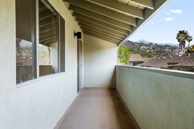 Building Photo - The perfect upstairs location down town Santa Barbara!