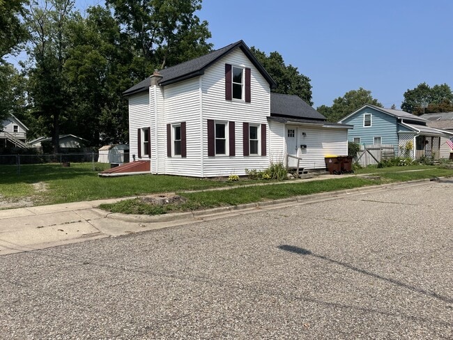 Primary Photo - 324 Mitchell St