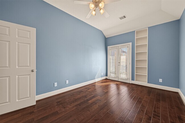 Building Photo - 5708 Petty St