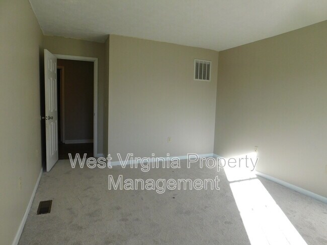 Building Photo - 3751 Summerlee Rd