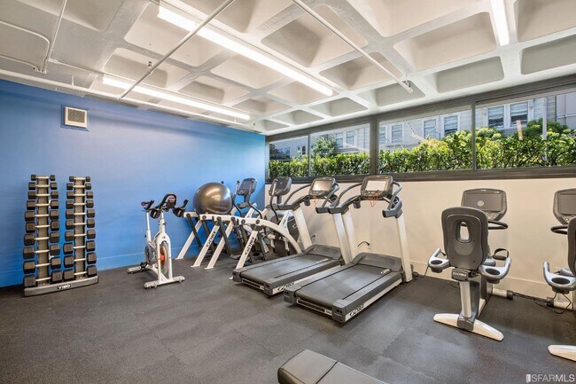 Building Photo - 2200 Sacramento St