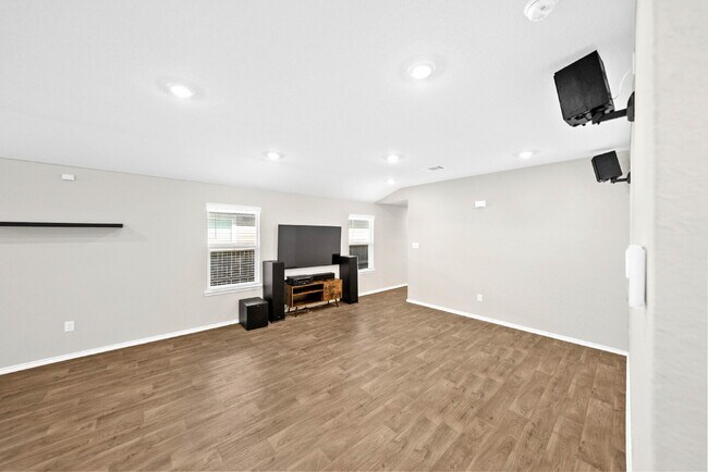 Building Photo - 3 Bedroom Rental in Convenient West San Antonio Location