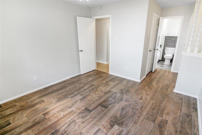 Building Photo - 9906 Randall Dr