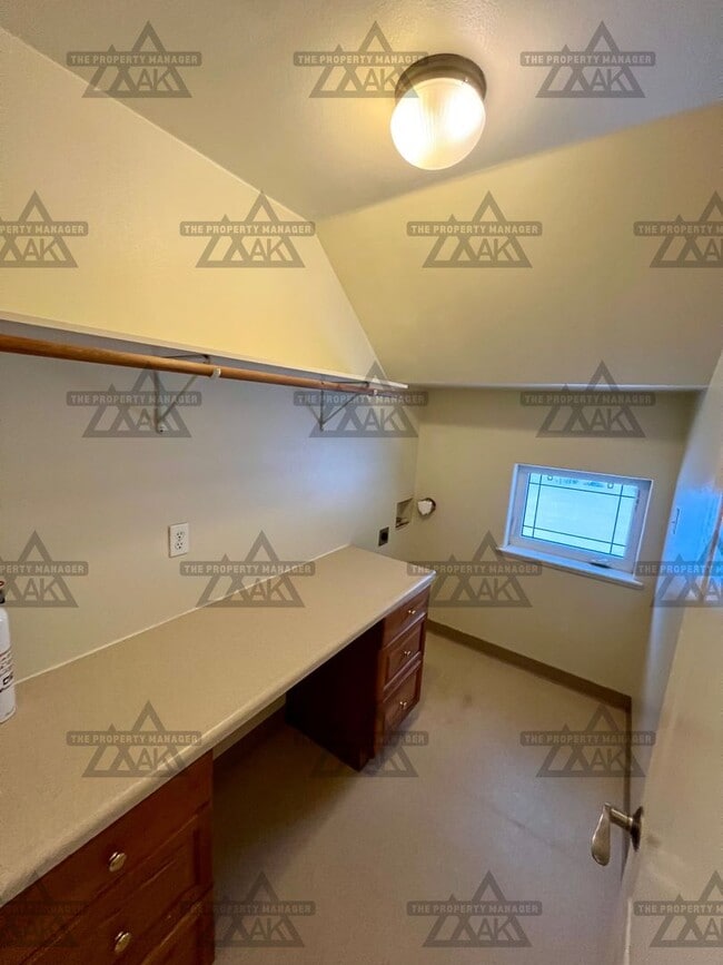 Building Photo - Beautiful 3 bedroom home for rent / Sorry no pets / Heat Included!!