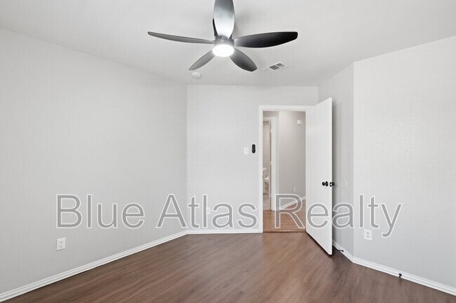 Building Photo - 1012 Waterview Dr