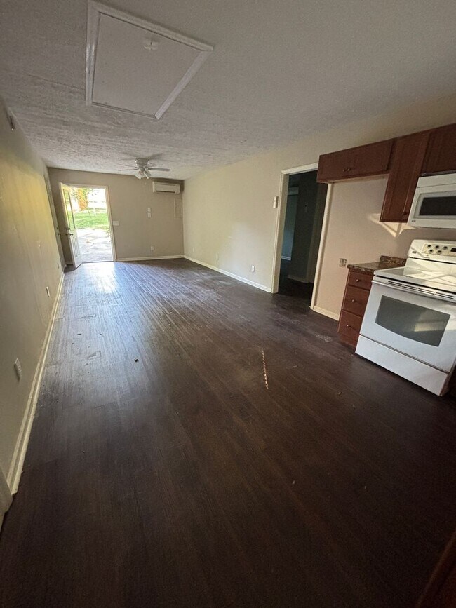 Building Photo - Space, Privacy & Flexibility – All in One Stunning Property