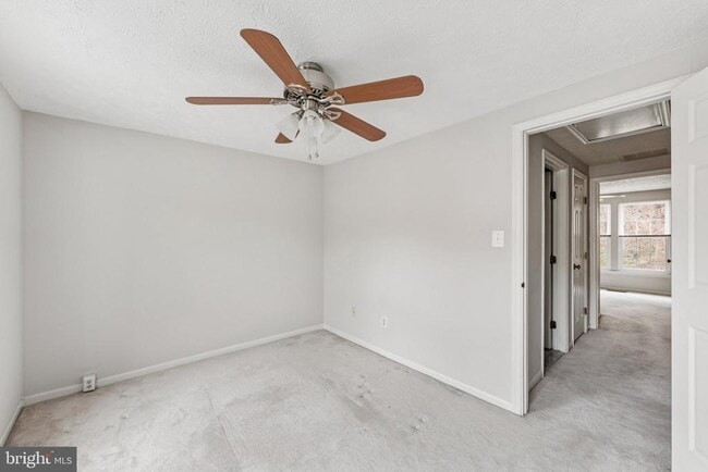 Building Photo - 1581 Woodcrest Dr