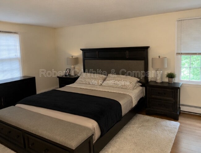 Building Photo - 331 Knob Hill Dr