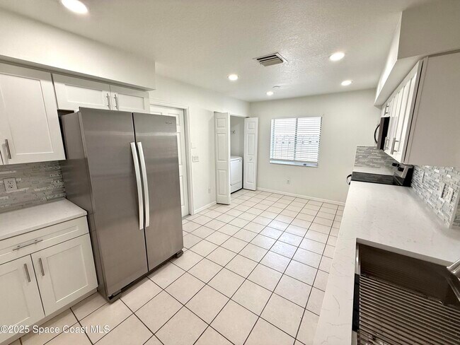 Building Photo - 4756 Silver Heron Dr