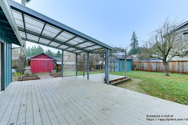 Building Photo - 9516 Holly Dr