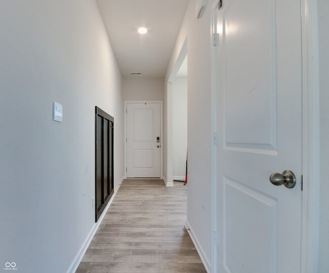 Building Photo - 2208 Gambel Ln