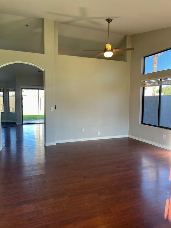 Building Photo - 2422 E Remington Pl