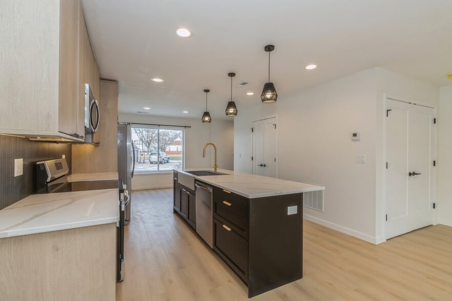 Building Photo - 421 C Ave NW