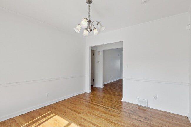 Building Photo - 504 Roland Ave