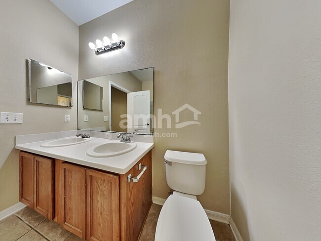 Building Photo - 10642 Dawns Light Dr