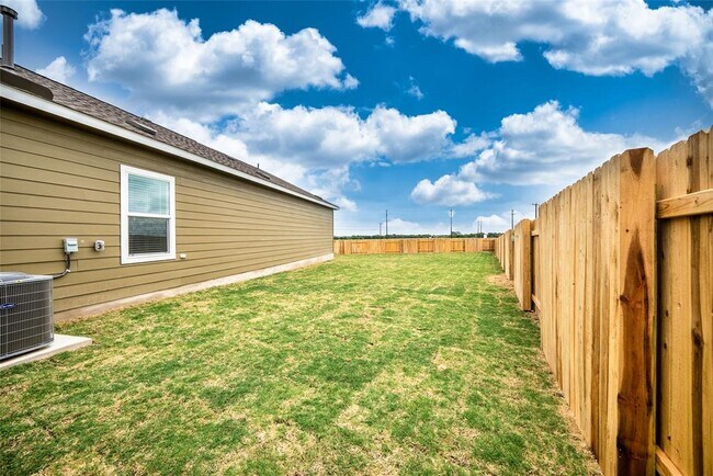 Building Photo - 117 Prairie Dog Town Dr