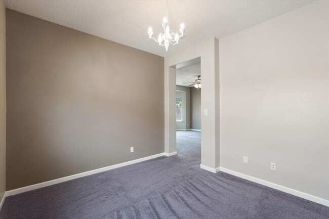 Building Photo - 224 Valle Alto Dr NE