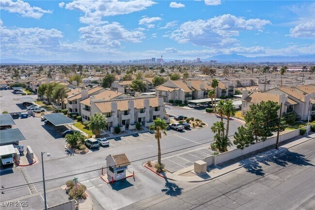 Building Photo - 3749 Carlyle Dr