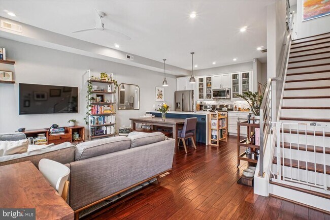 Building Photo - 455 Luray Pl NW