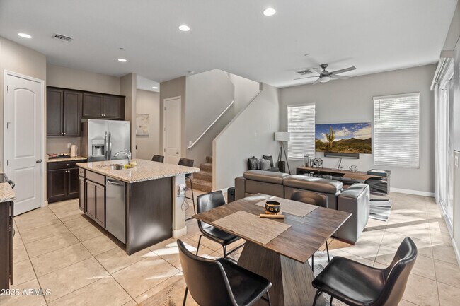 Building Photo - 3020 N 37th Pl