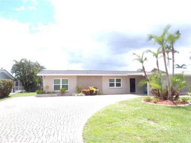 Primary Photo - 2195 Gulfview Rd