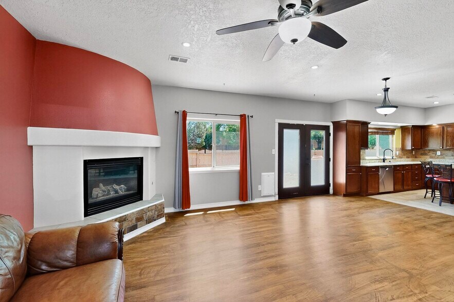 Building Photo - 244 Glenridge Park Ln NE