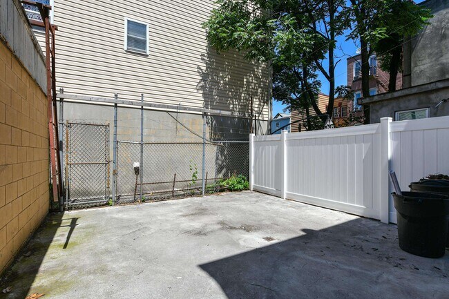 Building Photo - 2707 Bergenline Ave