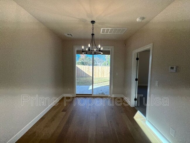 Building Photo - 1022 E Delmar Pl