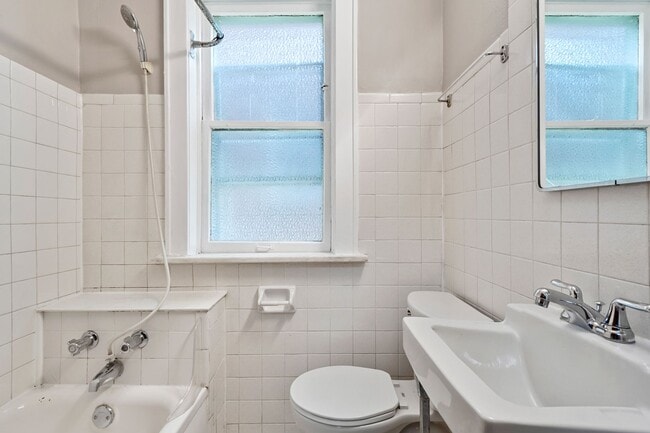 Building Photo - 5352 Itaska St