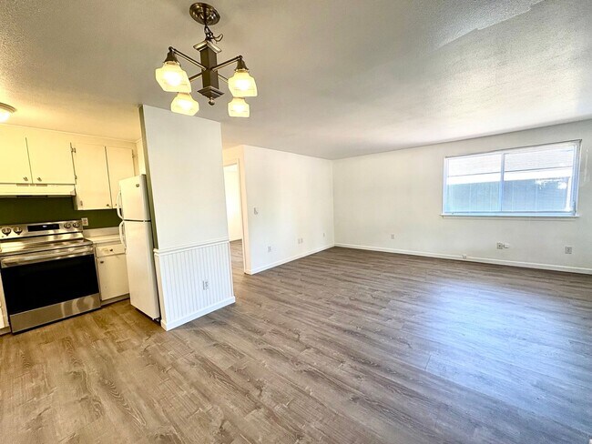 Building Photo - Cozy & Clean 3BR Home in North Tacoma