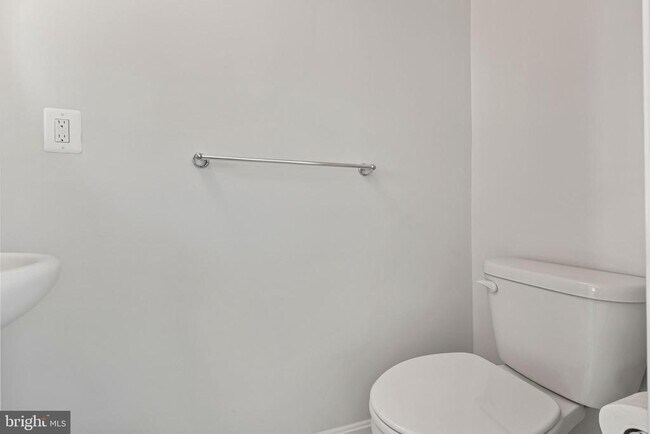 Building Photo - 64 Grant St