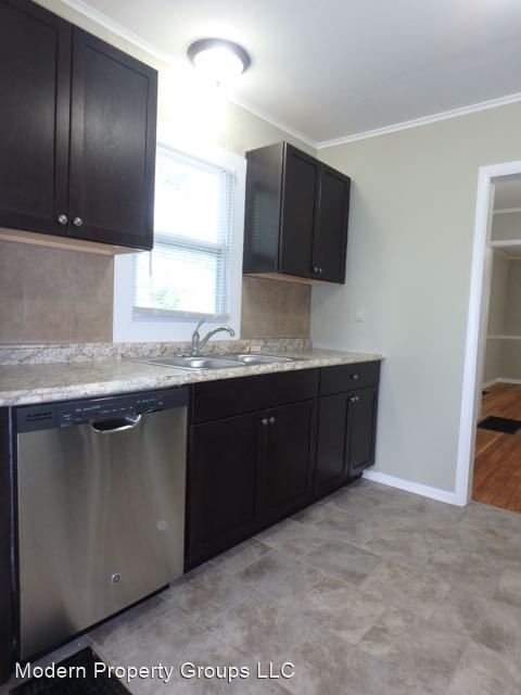 Building Photo - 2 br, 1 bath House - 111 E. Forest Ave