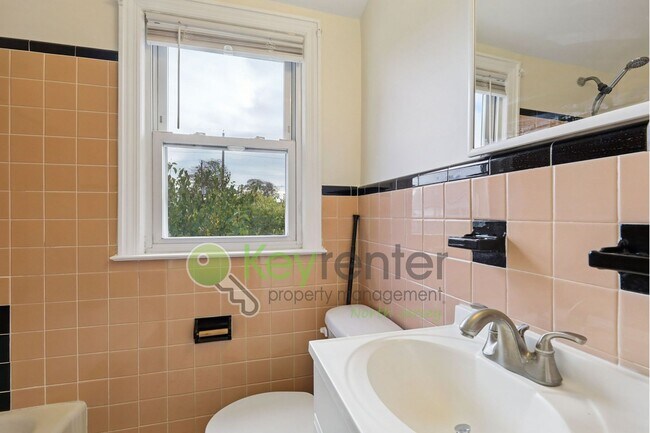 Building Photo - Spacious 1-Bedroom Apartment with Large Living & Dining Areas – Prime Hackensack Location