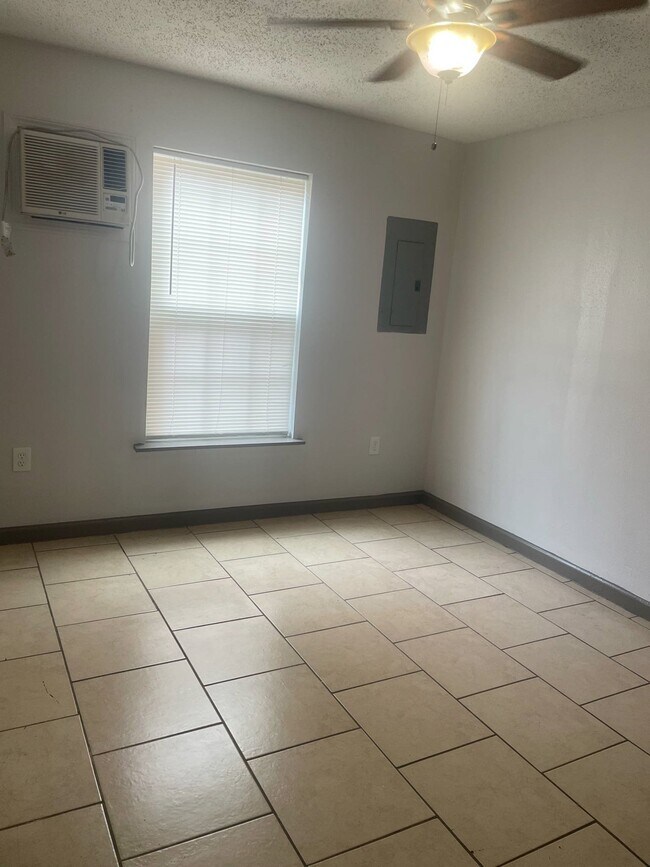 Building Photo - 3028 Avenue M Ave