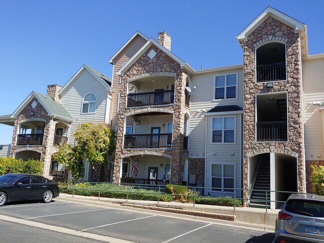 1Lots of FREE Unassigned Parking - 18989 E Warren Dr