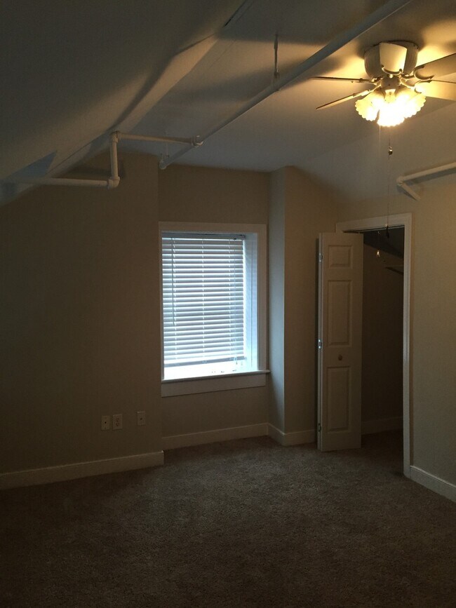 Building Photo - 1731 E Main St