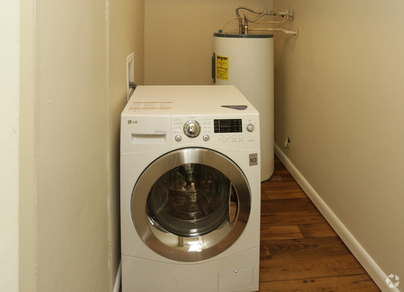 Laundry Area - Goldelm at Cedar Bluff