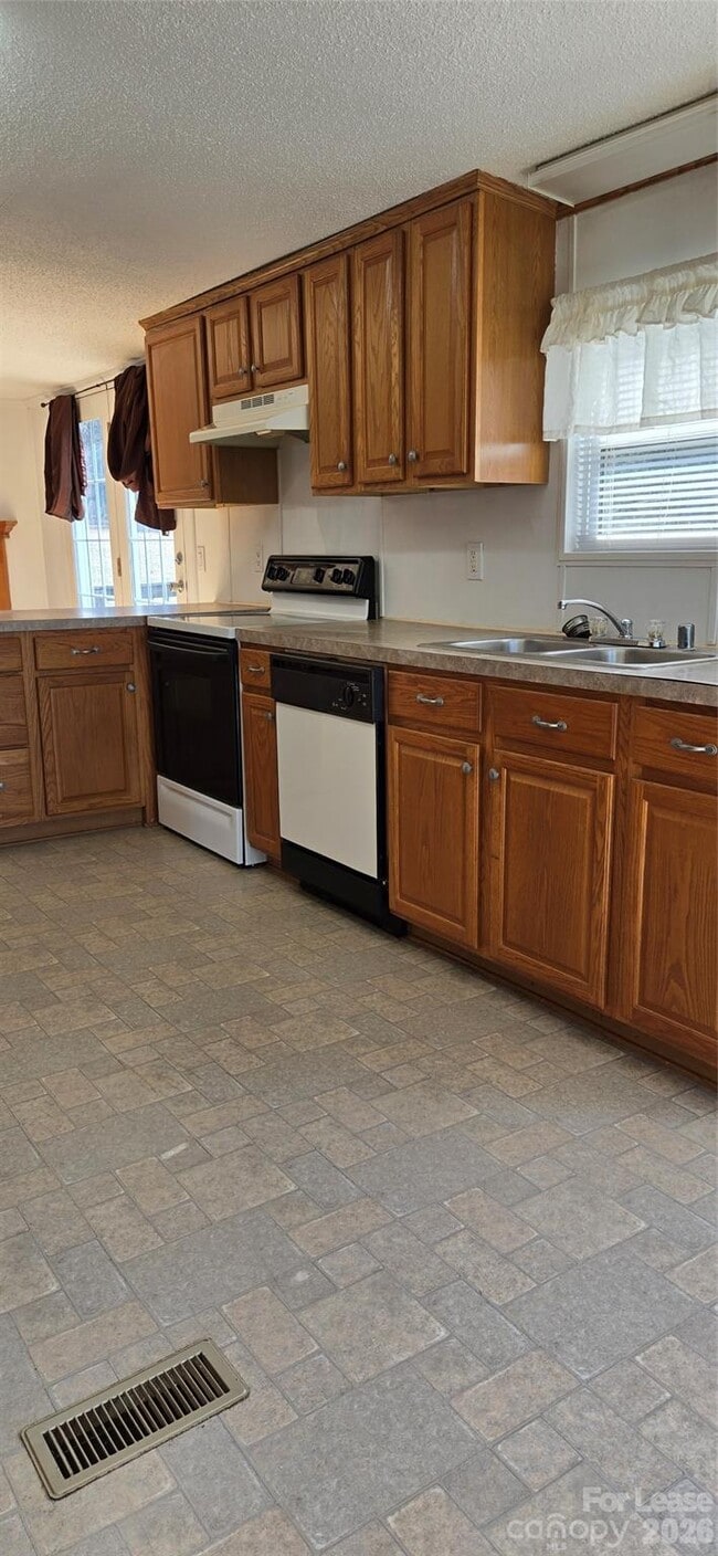 Building Photo - 16554 Silver Rd