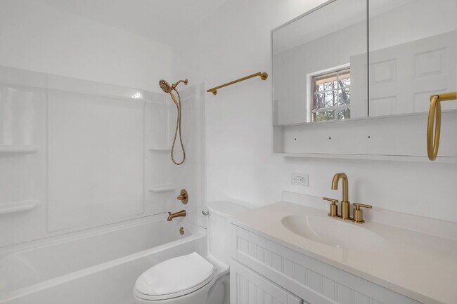 Building Photo - Freshly Remodeled 4 Bedroom 2 Bathroom Single Family Home.