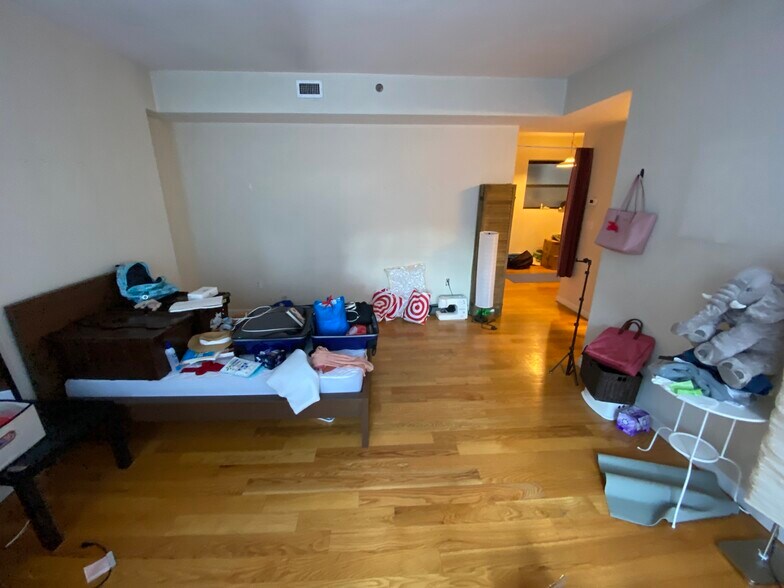 Building Photo - 636 Beacon St