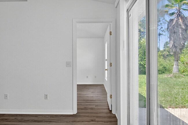 Building Photo - 15 Renmont Ct