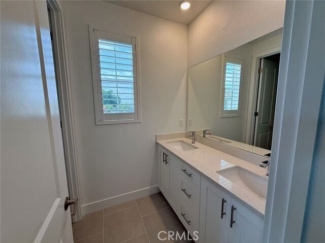 Building Photo - 104 Carmine