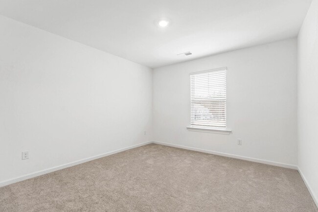 Building Photo - Chic End-Unit Townhome in Forestville Station!